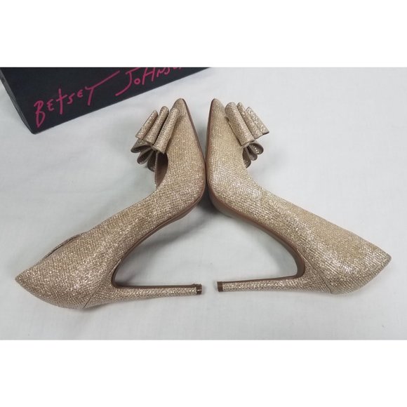 Betsey Johnson Sz. 7.5 Prince Gold Metallic Bow Front Pointed Toe Stiletto - Picture 5 of 7